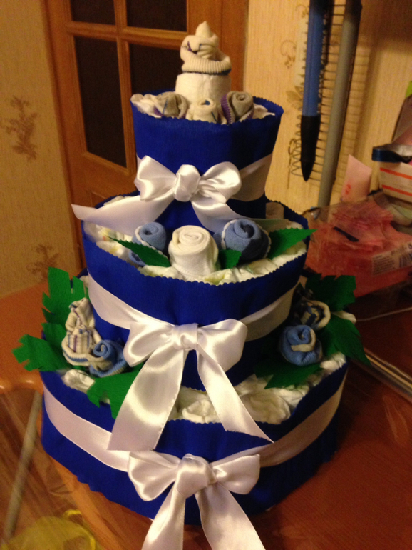 Торт из подгузников в подарок малышу