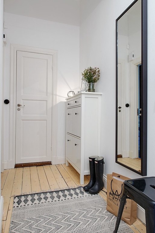 белые стены)