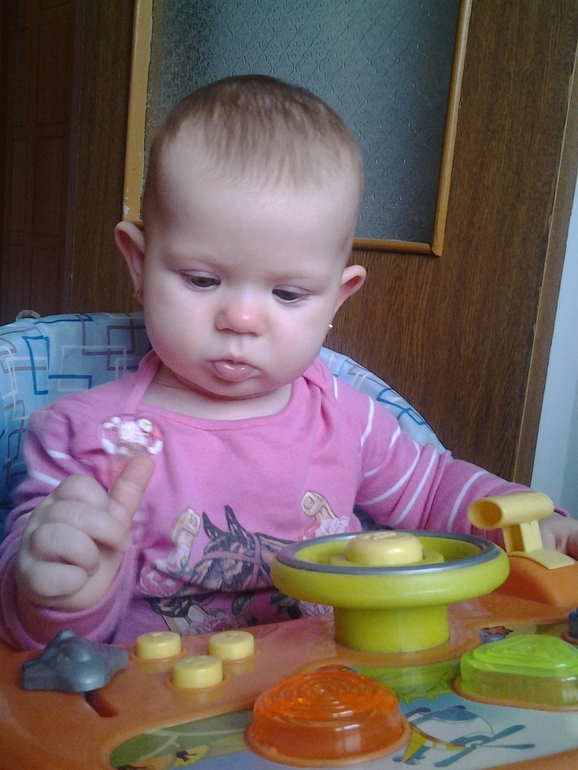 Прокололи ушки :)
