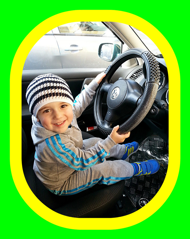 Юный водитель))))