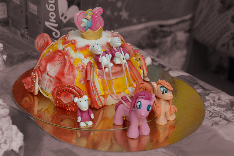 Нашей принцессе 6!