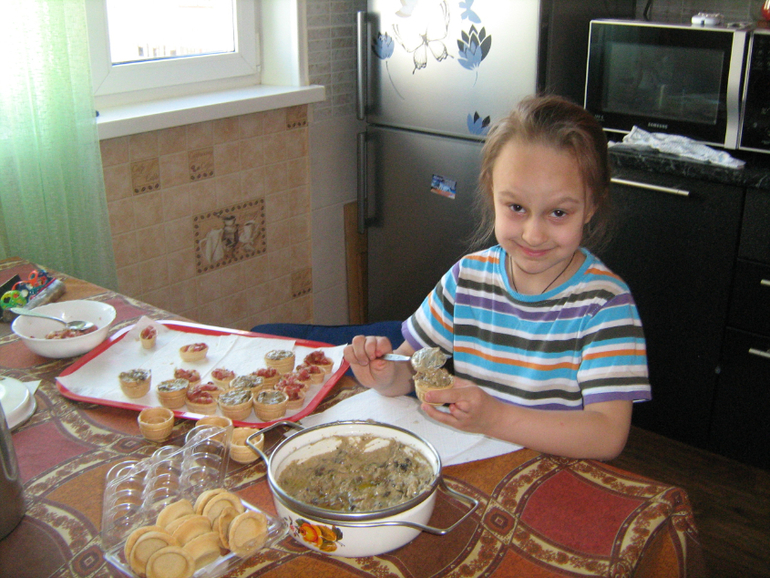 Вика-помощница