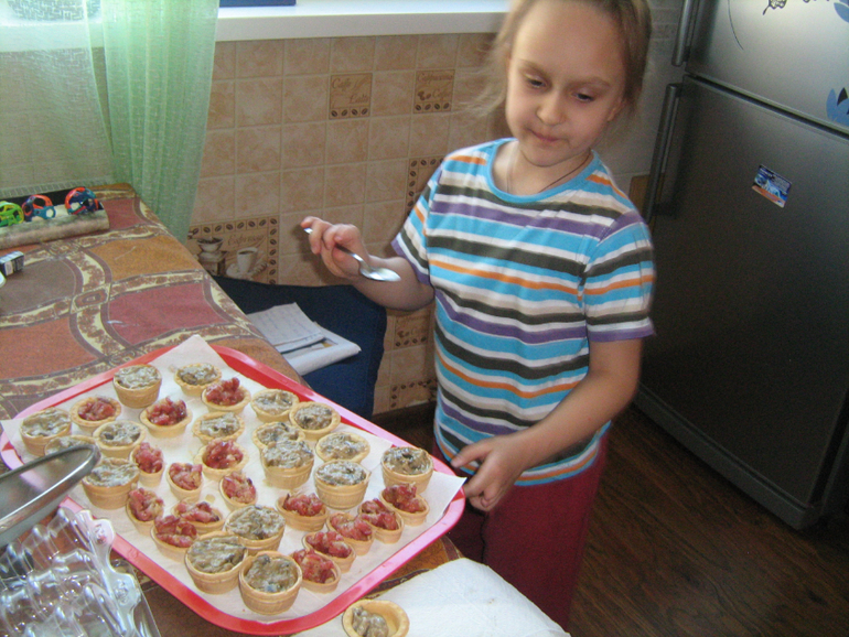 Вика-помощница