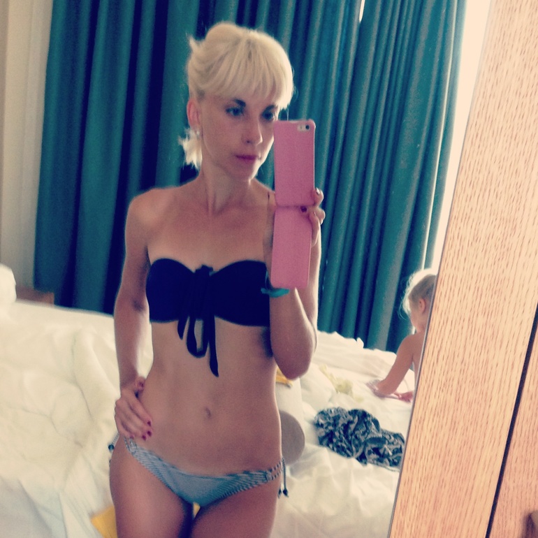 Подстриглась, но пока не красилась