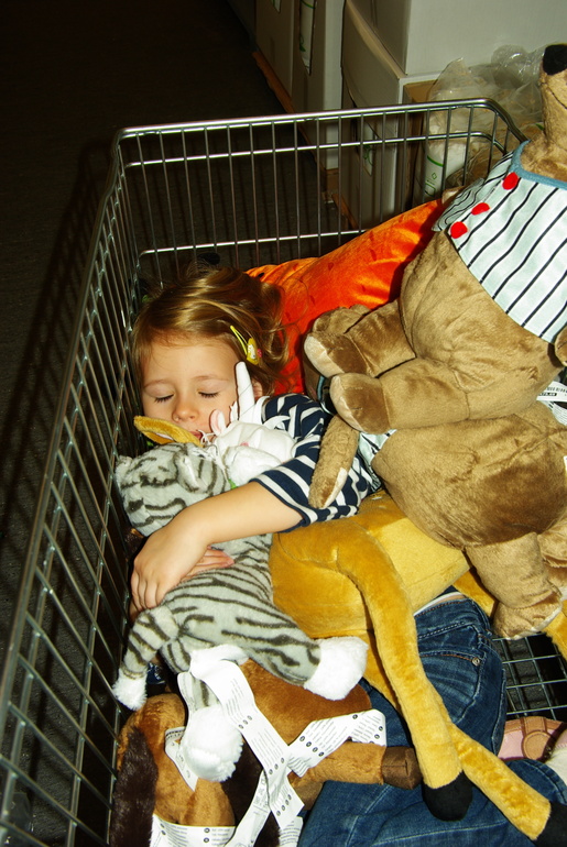 Как же сейчас здорово в магазинах) потихоньку готовимся к новому году)