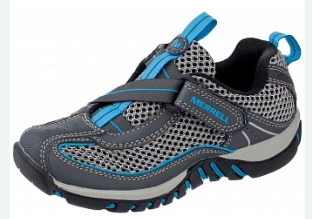 Очень советую кроссовки Меррел для мальчика)
