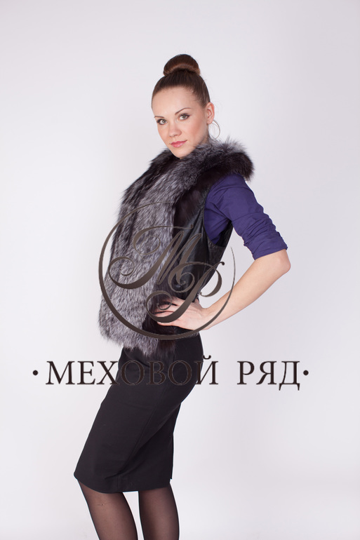 Жилет из меха лисы с нат.кожей !5000т.р.
