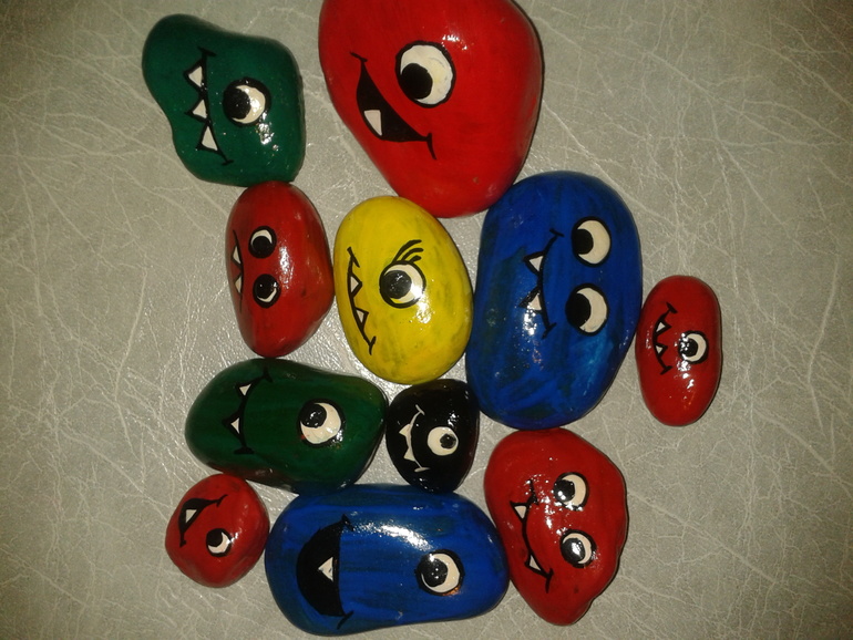 Камушки на благотворительную ярмарку.