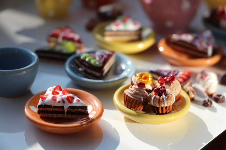 Сладости... много...