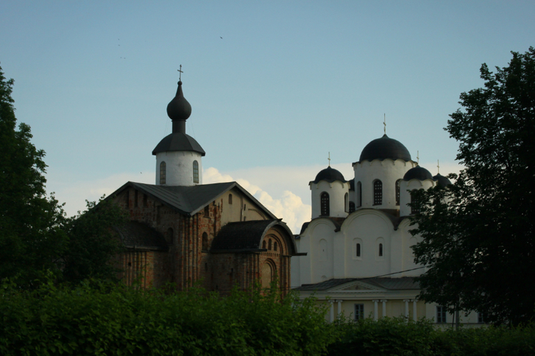Погуляли в парке, дети вымокли до нитки)