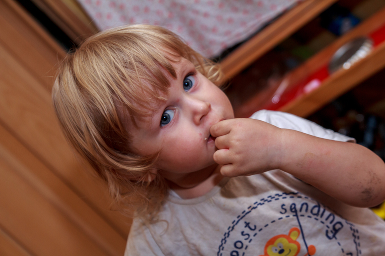 всё посыпаю голову пеплом