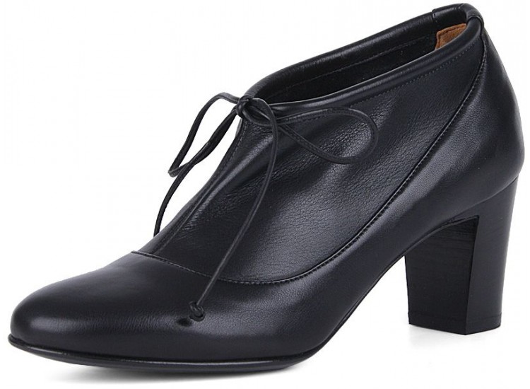 Это классика? Можно ли носить с юбкой?