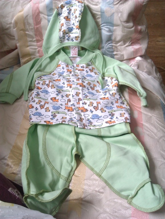 Первые вещички для моей девочки)