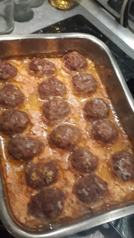 котлетки, запеченные томатно-сметанном соусе