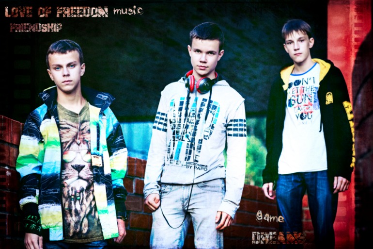 Старший сын с сотоварищами))