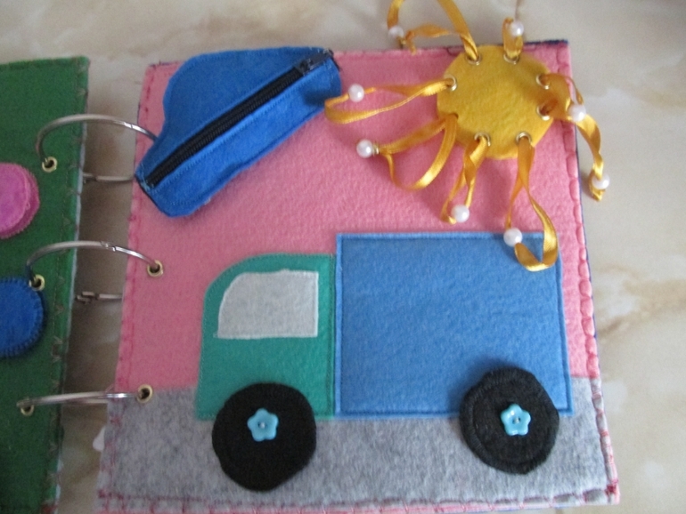 Несколько страничек фетро-книжки