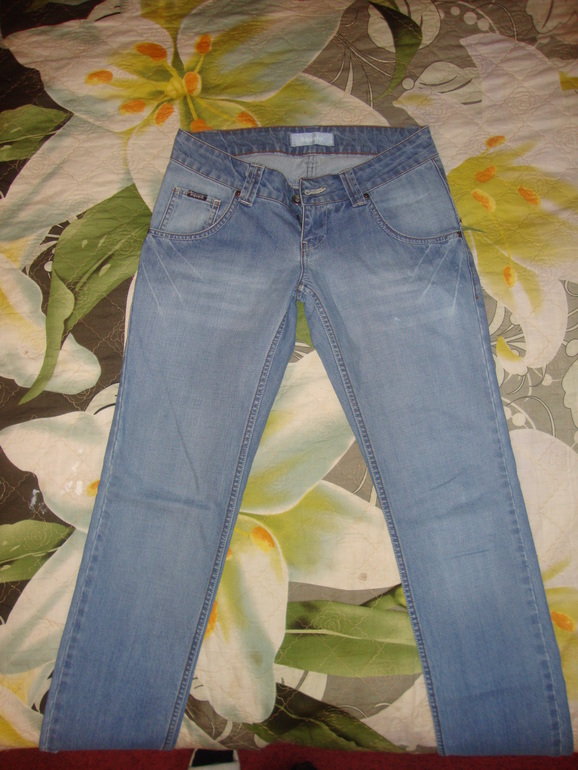 Джинсы на 28рр 500р