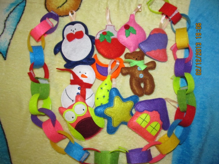 А вы нарядили ёлку?? Наша первая ёлочка..