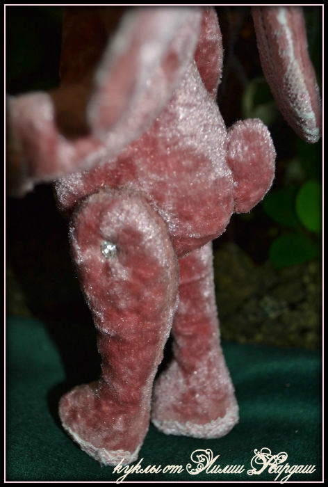 Анечка - маленькая зайка.