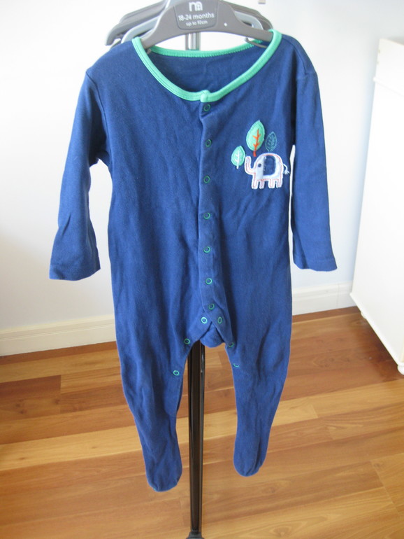 Пижамка mothercare 18-24 (до 92 см)  70 руб.