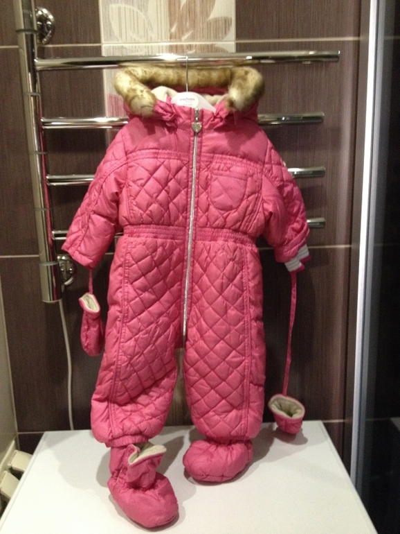 Зимний комбинезон Chicco. 68см, 9 мес. 3000 рублей.