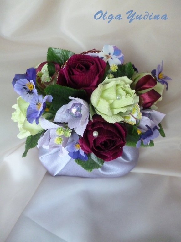 Первая сумочка. первый букет из органзы и прочее,прочее.