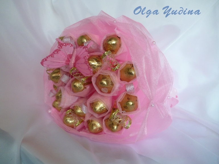 Первая сумочка. первый букет из органзы и прочее,прочее.