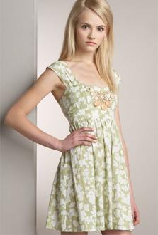 А вам нравятся платья в мелкий цветочек?