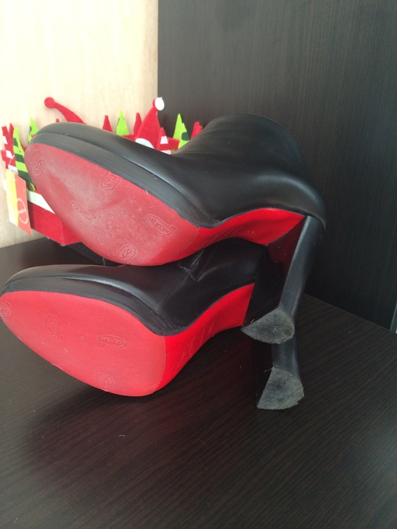 SAINT LAURENT "TRIBUTE TWO", Christian Louboutin, Chanel, оригинал