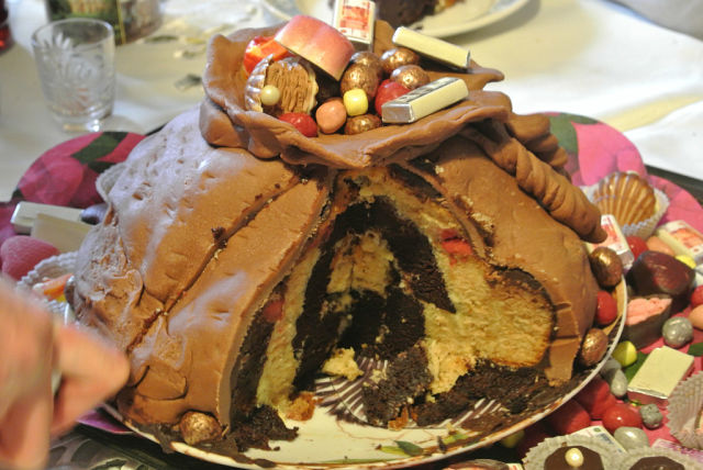 А я сделала мужу на ДР вот такой мешок счастья))