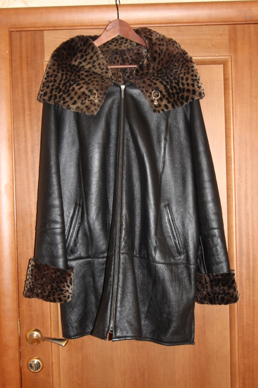 Продам женскую верхнюю одежду, размер 50 +