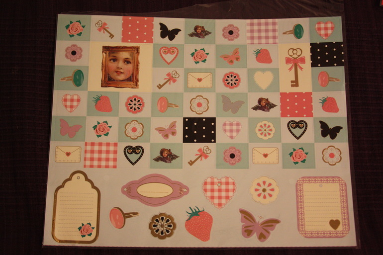 Бумага, Пуговицы, салфетки, дырокольные вырубки, ленты, кружево,заготовка для открытки.