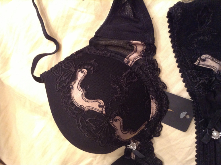 Пристрою черный комплект 75B (скорее А)+ М(трусики). 690 р.