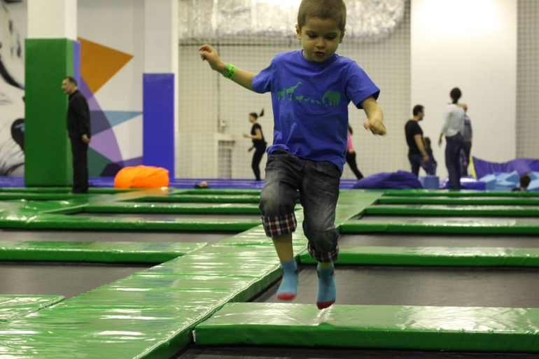 На "Лужайке", в стране Батутии:)