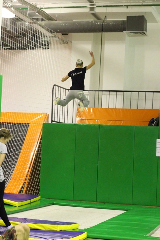 На "Лужайке", в стране Батутии:)