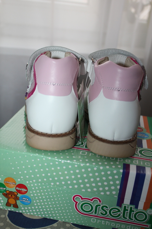 Пристрою босоножки 28рр, цена 1900руб