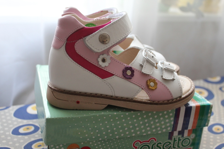 Пристрою босоножки 28рр, цена 1900руб