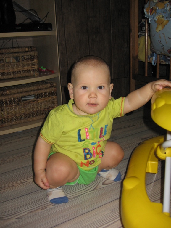 10 месяцев младшего сына!