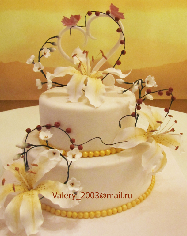 Торт свадебный с лилиями и приключениями (под катом)