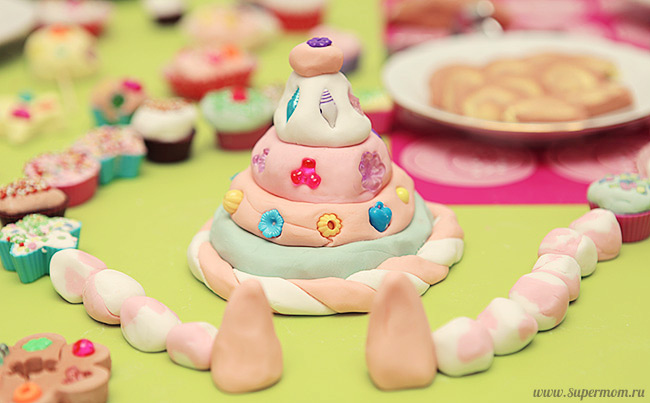 Пир из самодельного пластилина