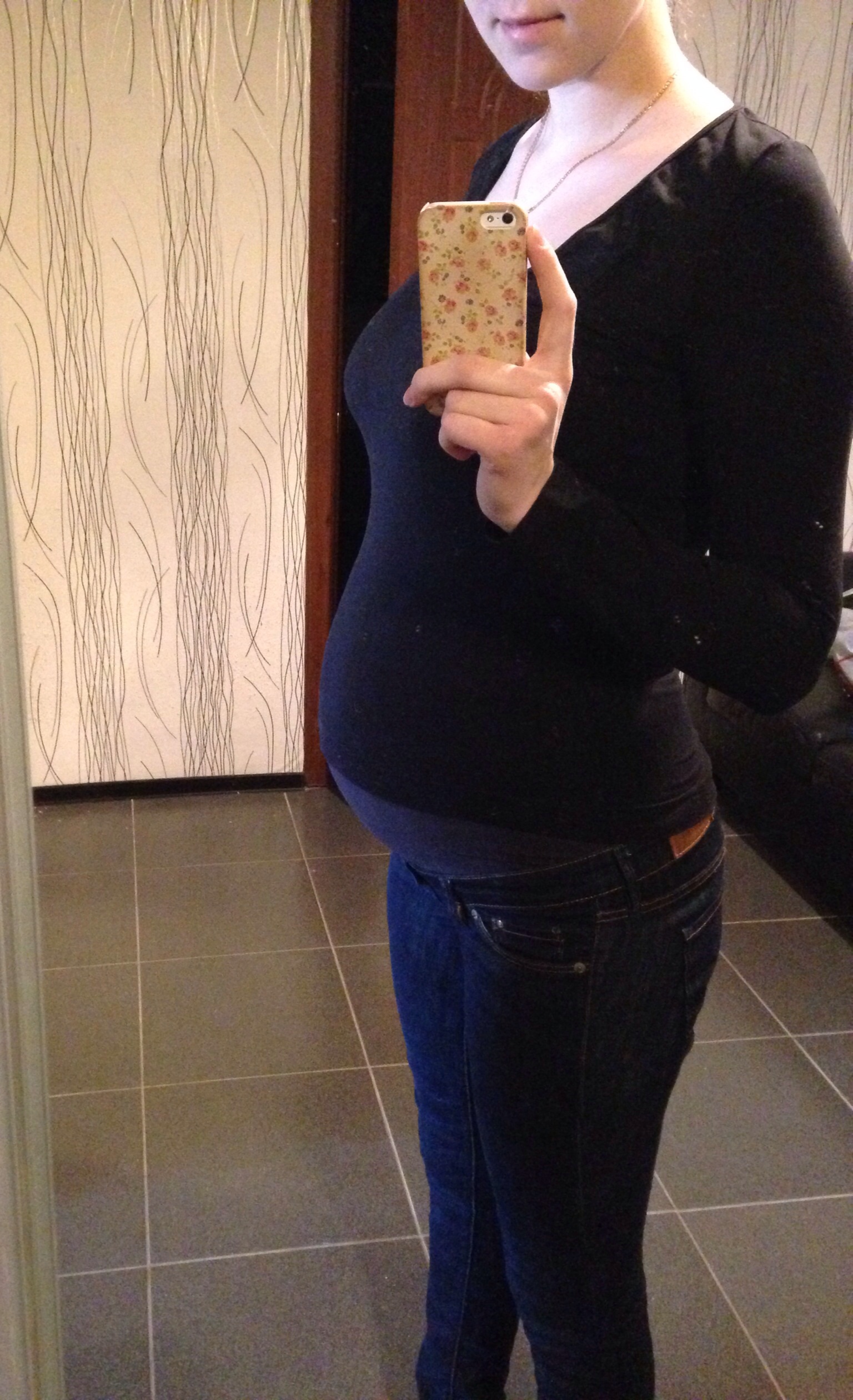 Вот наши 27 неделек!)))) первое фото животика)