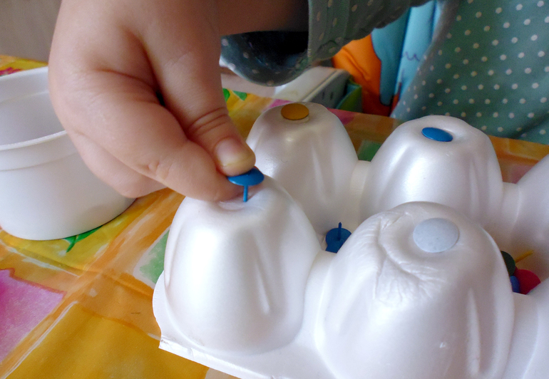 Цветные гвоздики и другие игры