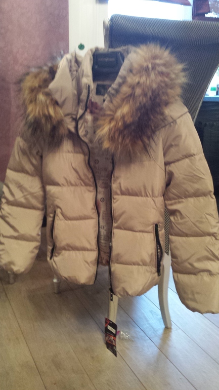 пуховик на девочку-подростка., на 40-42 росс. размер, 4000 рублей