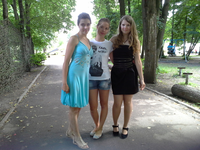 Вот, раз уж такое счастье пришло, что могу грузить фотографии, решила поделиться нашим выпускным)))