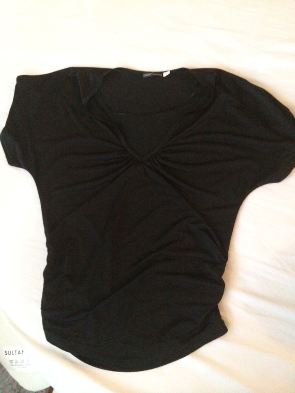 Одежда 42-44-46 новая и в идеале. Дешево.