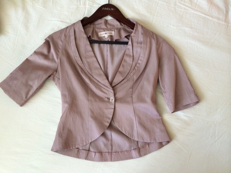 Одежда 42-44-46 новая и в идеале. Дешево.