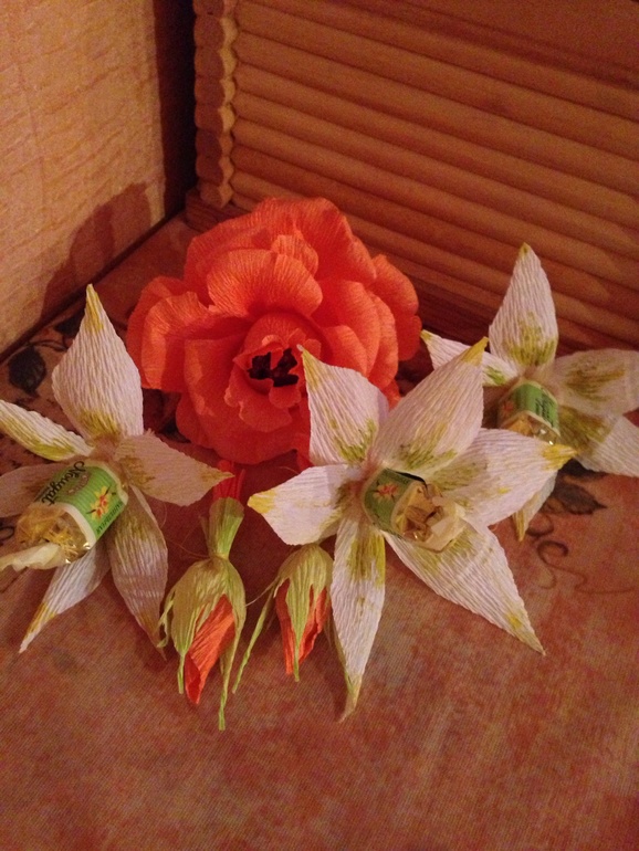 Конфетный букетик для свекрови... Критика и советы приветствуются!!!