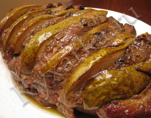 Свинина, запеченая с грушей