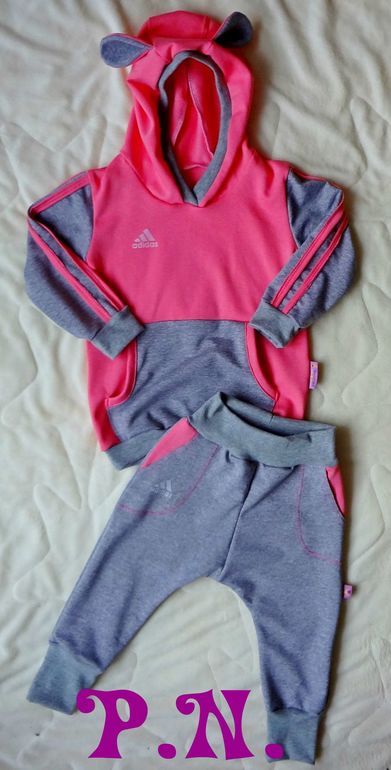 Спортивный костюмчик для дочи.
