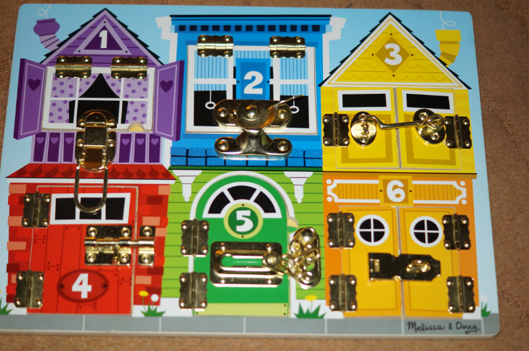 Наши деревянные игрушки 10 мес - до 1,7 . Часть 1.